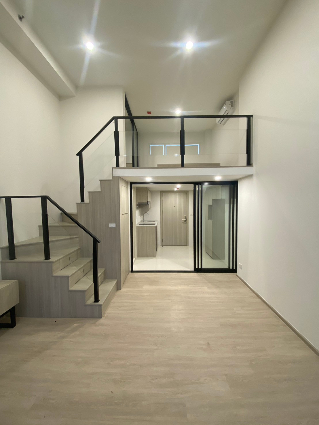 Condo ready to move in, Samut Prakan, next to BTS 0 meters, high ceiling, special price ‼️ Condo ready to move in, Samut Prakan, next to BTS 0 meters, high ceiling, special price ‼️