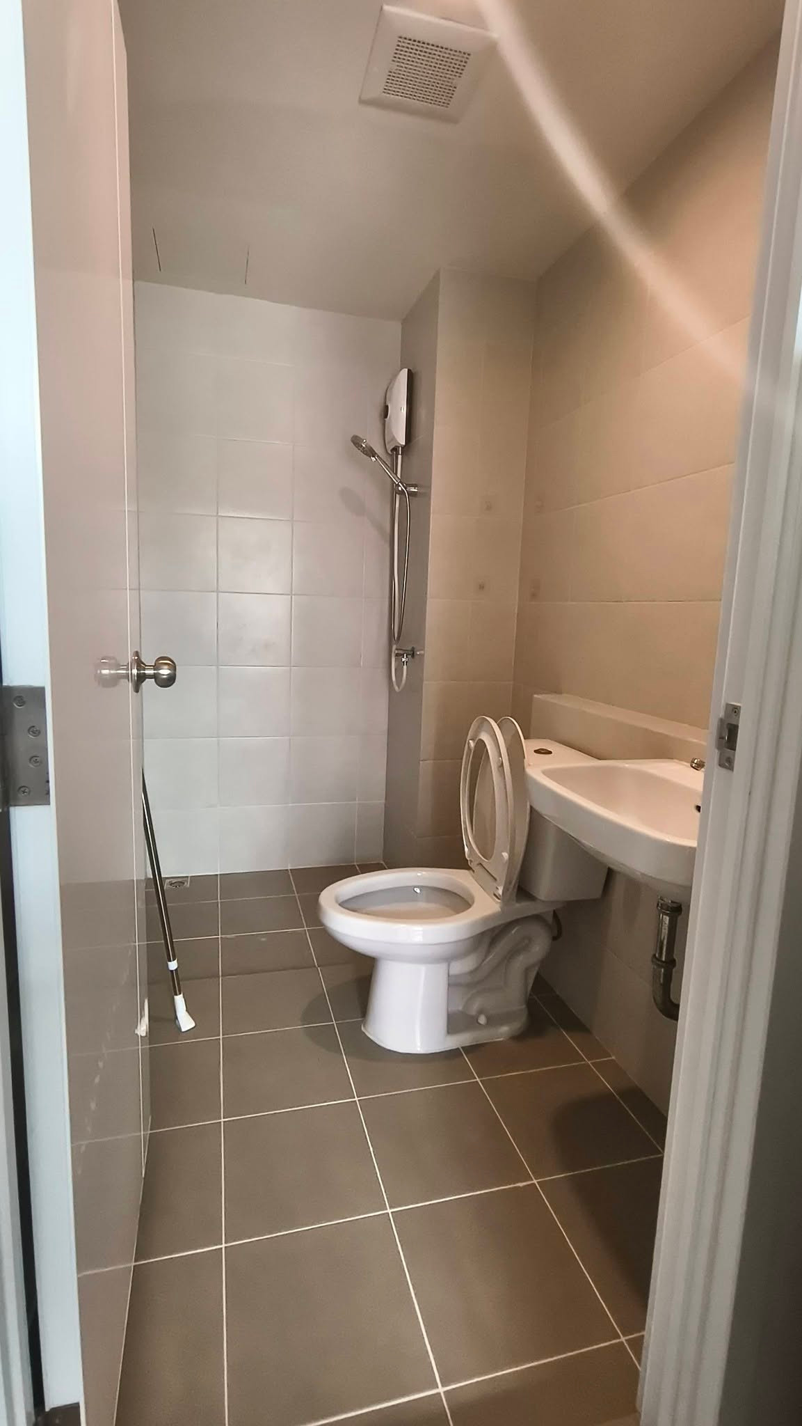 ราคาสุดปัง 7500 ชั้น 1 กั้นห้องนอน มีเครื่องซักผ้า 📢 Line : @085pucam / 0627941024 🥳 YKP Rental Condo – รูปที่ 3