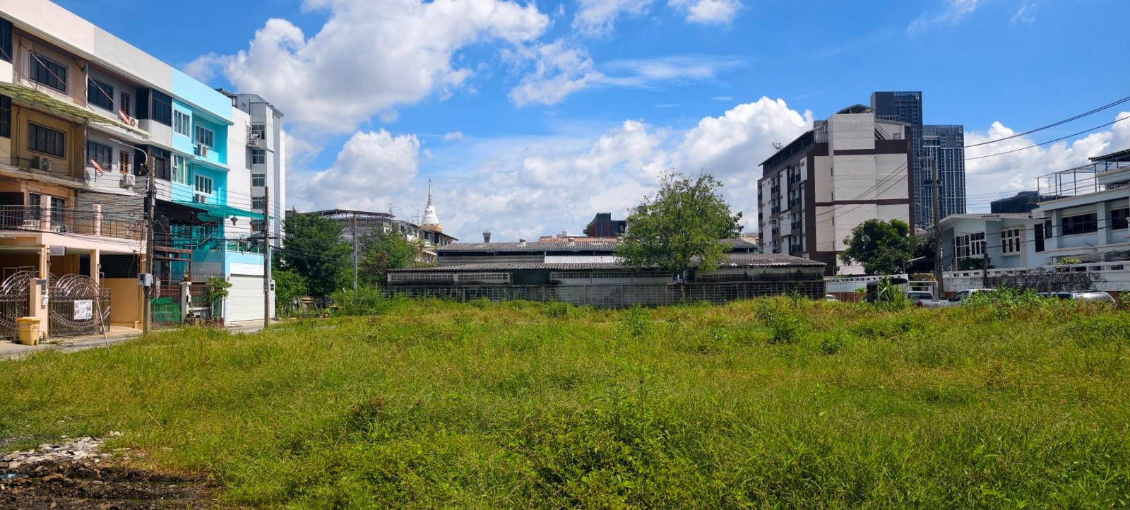Land for rent: Sukhumvit 101 (Soi Punnawithi 15/17). Area: 1 Rai 92 Sq. Wah. Rental price: 80,000 Baht/month. Land for rent: Sukhumvit 101 (Soi Punnawithi 15/17). Area: 1 Rai 92 Sq. Wah. Rental price: 80,000 Baht/month.