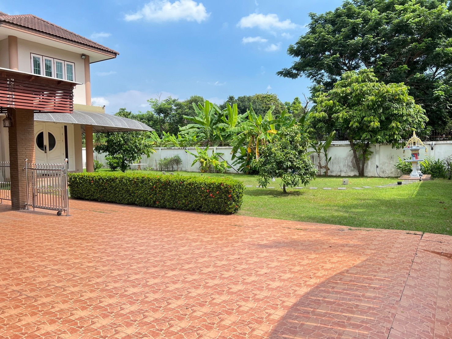 For rent, detached house, Soi Krungthep Kreetha 8. For rent, detached house, Soi Krungthep Kreetha 8.