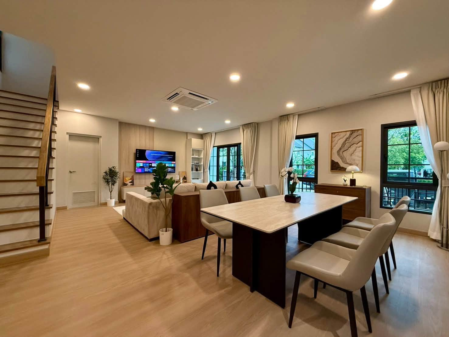 Centro Bangna Phase 2, 2 floors, 4 bedrooms, 5 bathrooms - 3 car parking spaces, 59 sq m. - usable area 265 sq m. Centro Bangna Phase 2, 2 floors, 4 bedrooms, 5 bathrooms - 3 car parking spaces, 59 sq m. - usable area 265 sq m.