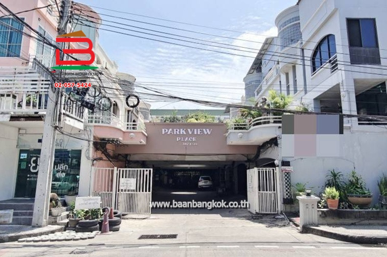 Townhome, Parkview Place Village Town in Town (Ramkhamhaeng 43/1), area 29.3 sq m., near Bodindecha (Sing Singhaseni) School, Ramkhamhaeng Road, Wang Thonglang Subdistrict, Bang Kapi District.