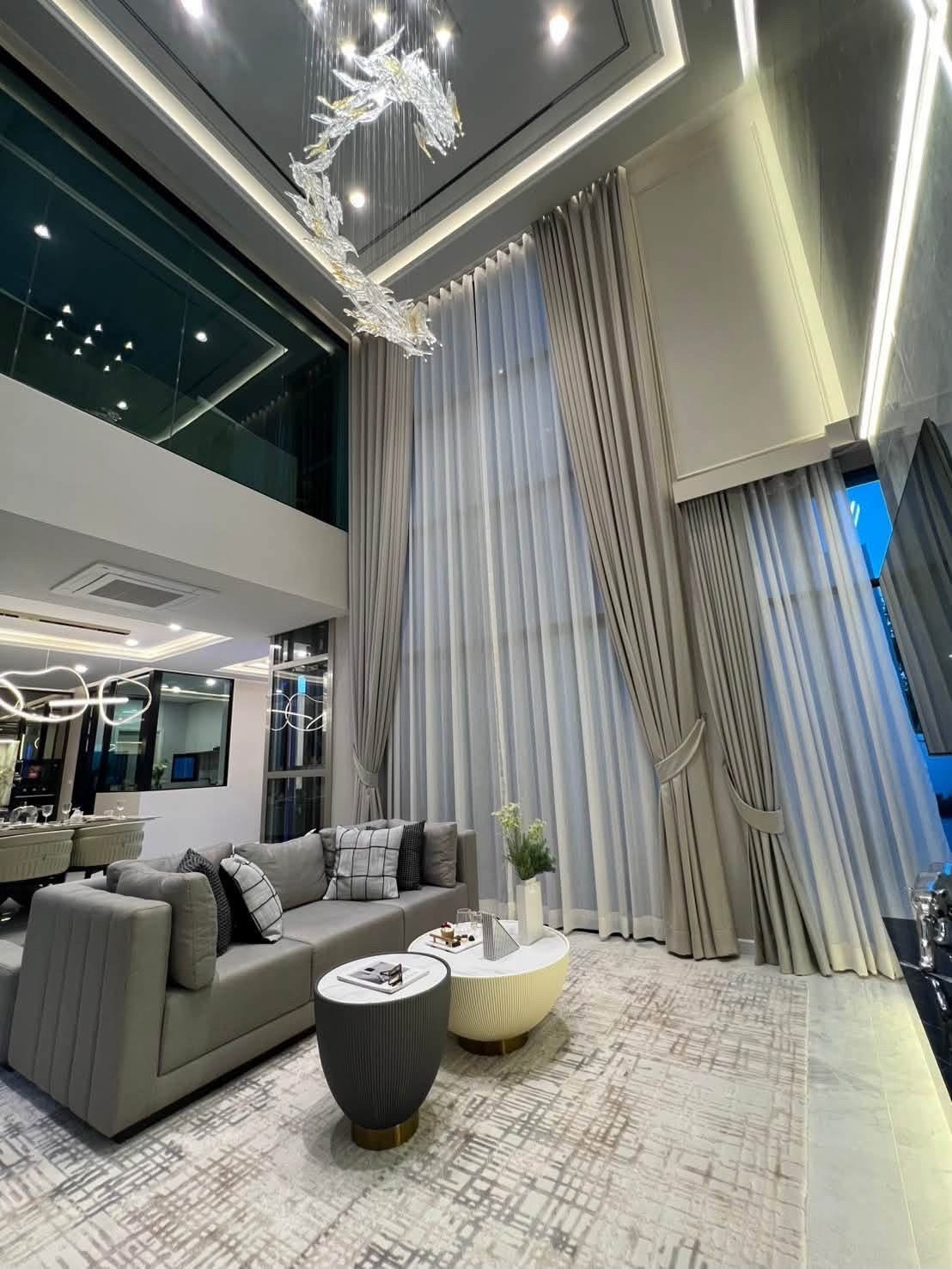 📌Rental : Show Unit Luxury House In Onnut , 4 Beds 4 Bath , 587 sqm , 106 sqw   🔥🔥Rental price : 250,000 THB / Month🔥🔥   𝗠𝗼𝗿𝗲 𝗜𝗻𝗳𝗼𝗿𝗺𝗮𝘁𝗶𝗼𝗻 𝗙𝗼𝗿 𝗟𝗶𝘃𝗶𝗻𝗴 𝗮𝗻𝗱 𝗜𝗻𝘃𝗲𝘀𝘁𝗺𝗲𝗻𝘁 📱Tel : (+66) 061-9979915 / Kat 📱WhatsApp : + 66 – รูปที่ 2