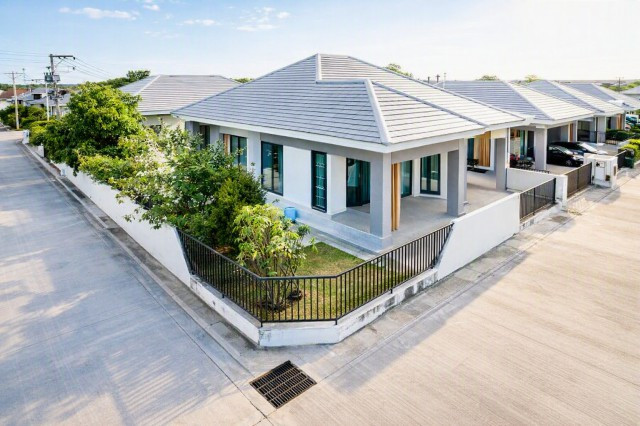 Suranaree Witthaya Sch The Mall Korat 3km. Single corner house 3beds 2baths Central Korat BungThapChang Reservoir 1km. 72sq.wah 280sq.m.,