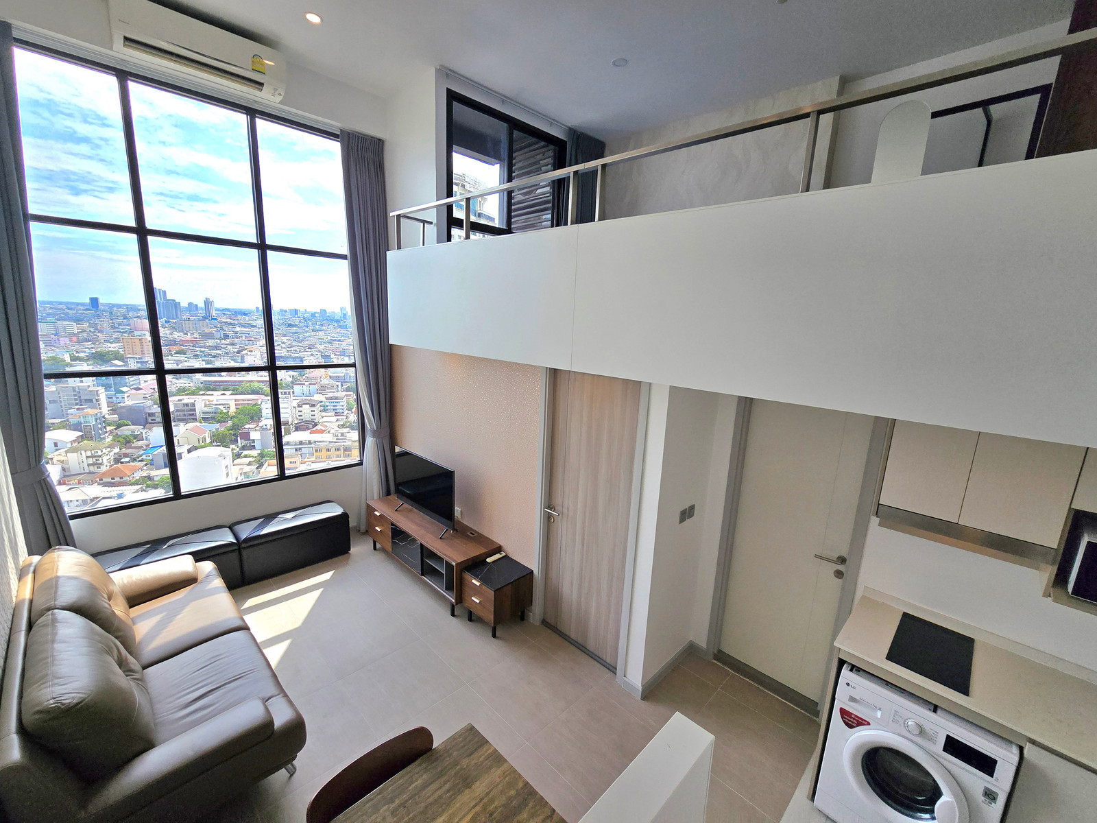 Luxury Freehold Condo for Sales: KnightsBridge Prime Sathorn – 44 sq.m. Duplex, 2-Bedroom unit on the 27th floor. Stunning unit, beautiful view, and excellent value