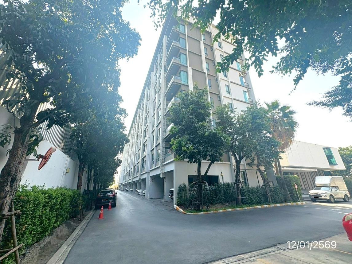 Who is looking for a condo? Budget in the early millions in the Rama 2 zone, either for your own living or for investment. This room is very eye-catching!