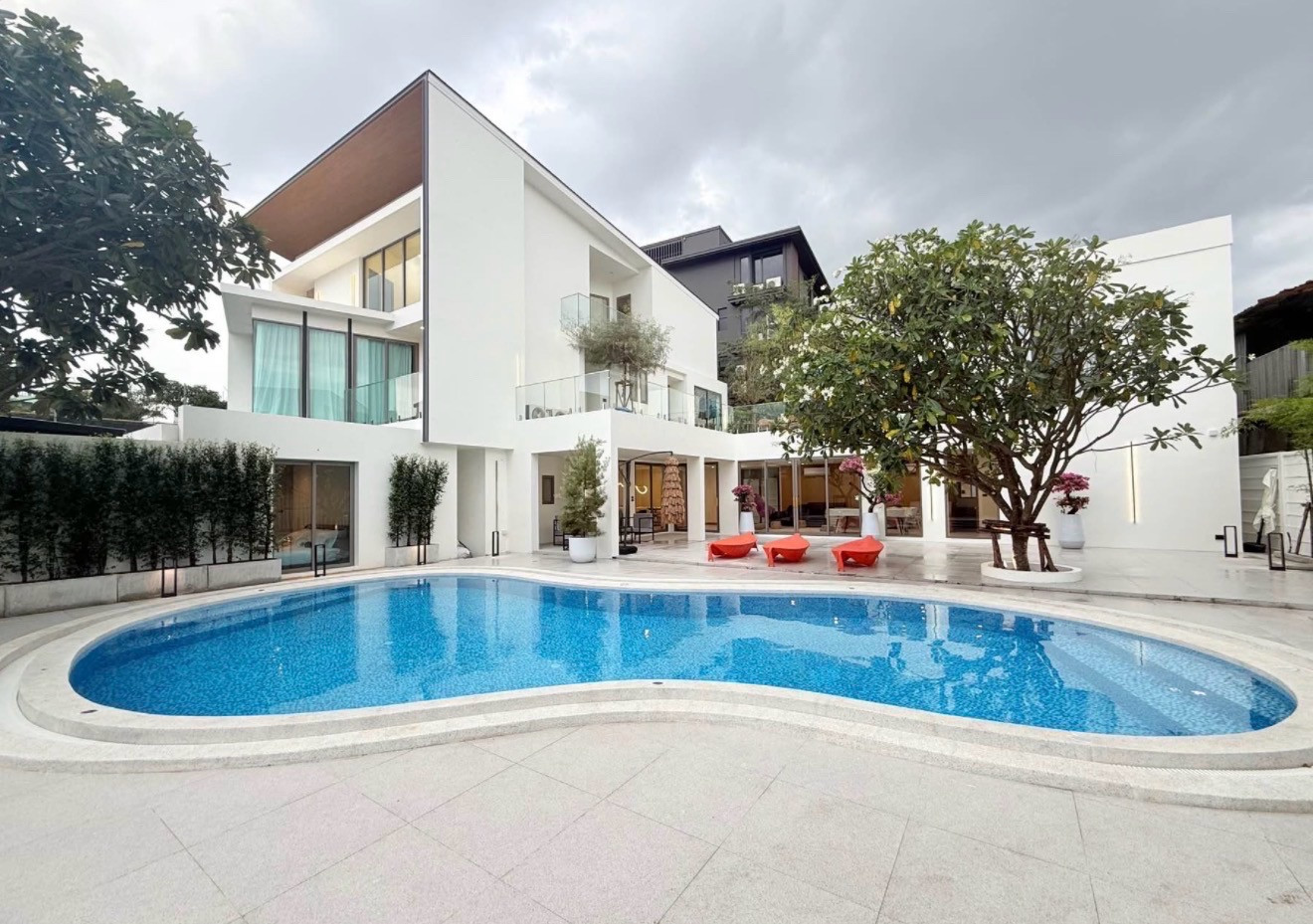 📌Rental : Tropical Luxury Private Pool Villa In Ekamai - Predi , 7 Beds 8 Bath , 2 Maid Room , 1200 sqm , 215 sqw 🔥🔥Rental Price : 750,000 THB / Month🔥🔥 𝗠𝗼𝗿𝗲 𝗜𝗻𝗳𝗼𝗿𝗺𝗮𝘁𝗶𝗼𝗻 𝗙𝗼𝗿 𝗟𝗶𝘃𝗶𝗻𝗴 𝗮𝗻𝗱 𝗜𝗻𝘃𝗲𝘀𝘁𝗺𝗲𝗻𝘁 📱Tel : (+66 📌Rental : Tropical Luxury Private Pool Villa In Ekamai - Predi , 7 Beds 8 Bath , 2 Maid Room , 1200 sqm , 215 sqw 🔥🔥Rental Price : 750,000 THB / Month🔥🔥 𝗠𝗼𝗿𝗲 𝗜𝗻𝗳𝗼𝗿𝗺𝗮𝘁𝗶𝗼𝗻 𝗙𝗼𝗿 𝗟𝗶𝘃𝗶𝗻𝗴 𝗮𝗻𝗱 𝗜𝗻𝘃𝗲𝘀𝘁𝗺𝗲𝗻𝘁 📱Tel : (+66