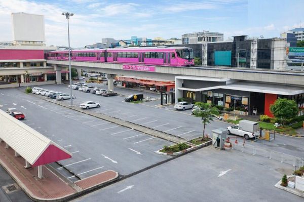 LakSi 300 m. MRT Rajabhat Phranakhon 9999m. Commercial building for rent 1st floor Harrow In