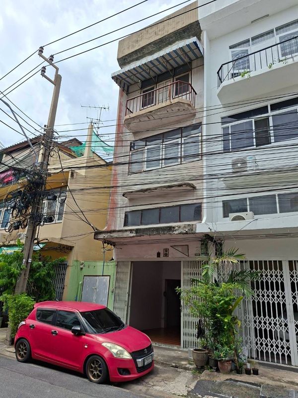 ให้เช่า ตึกแถว/อาคารพาณิชย์ 3 ชั้นครึ่ง ถนนเมน ซ.จรัญสนิทวงศ์ 62 ใกล้สถานีรถไฟฟ้าสิรินธร 400 เมตร