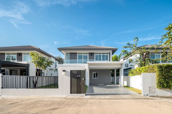 Single house for sale, Manthana Ratchaphruek - Jessadabodin Bridge, complete functions, completely renovated.  Single house, good location, next to the main road, convenient travel, connecting to Ratchaphruek, Rattanathibet, Bang Si Mueang, Bang Len.