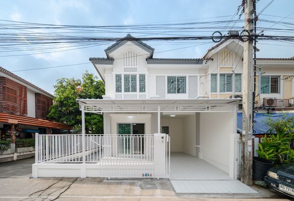 ขายทาวน์โฮม 2 ชั้น หลังมุม พฤกษาวิลล์ 19 วงแหวน-ปิ่นเกล้า  บ้านสวยพร้อมอยู่ รีโนเวทใหม่ทั้งหลัง มีพื้นที่ด้านข้าง ทำเลพระราม 5 - กาญจนาภิเษก