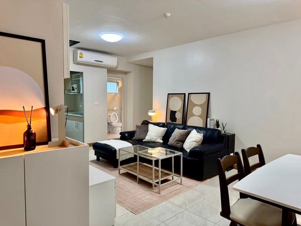 *** Condo for rent : Supalai Park Ekkamai-Thonglor   2 Big Bedrooms 1 Bathroom 2 Car Parking ***