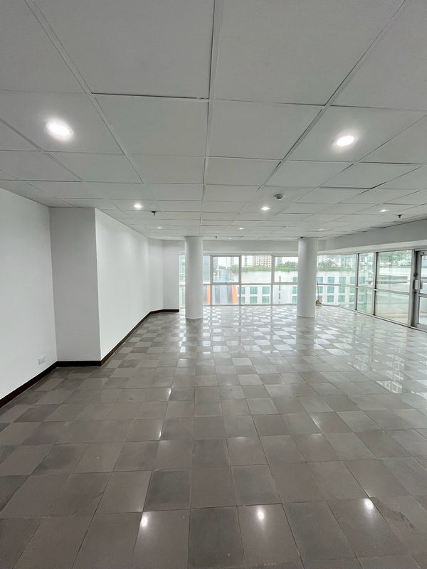 Sukhumvit Suite 13 For-Rent 