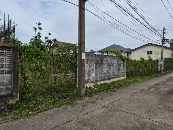 Land in Ratchayothin, 287 sq.wa. near BTS, Major Ratchayothin, Kasetsart University, Central Phahonyothin (New), Ratchadaphisek, SCB Head Office, Phahonyothin Road, and Soi Sena.