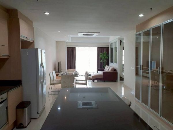 The Lake Sukhumvit 16 for rent ( Pet friendly ) 