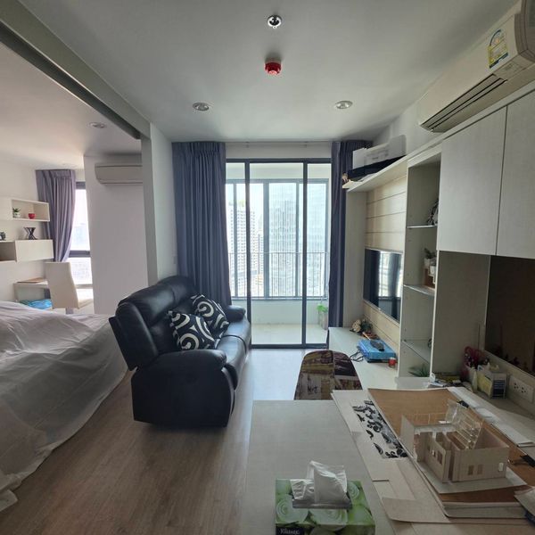 Urgent Ideo Q chula, high floor 33sq.m. 1bedroom, room condition still very new, only 6.99mb. For rent 24K Tel. 0957615782