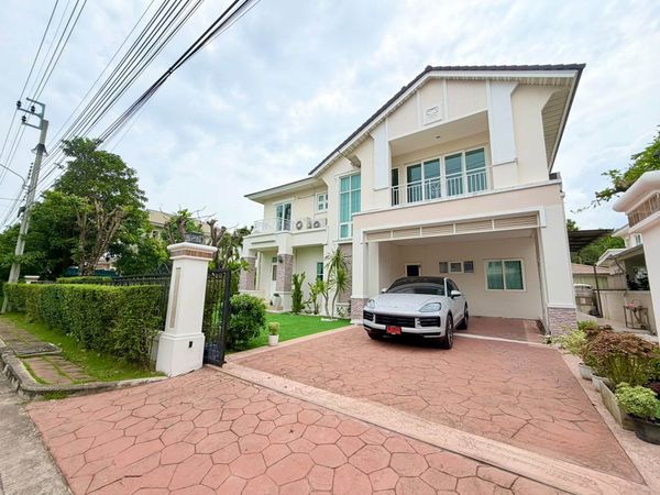 Single house Perfect Masterpiece Rama 9, large area. Vacant and ready for rent