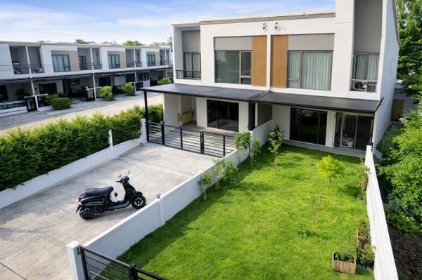 MRT LakHok 1km. Townhome for rent Featuring 3bed BRT Vibhavadi DonMueang near KhlongPrem. 23,998B-M.