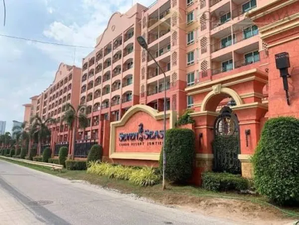 For Sale: Large 1-Bedroom with Pool View at Seven Seas Jomtien