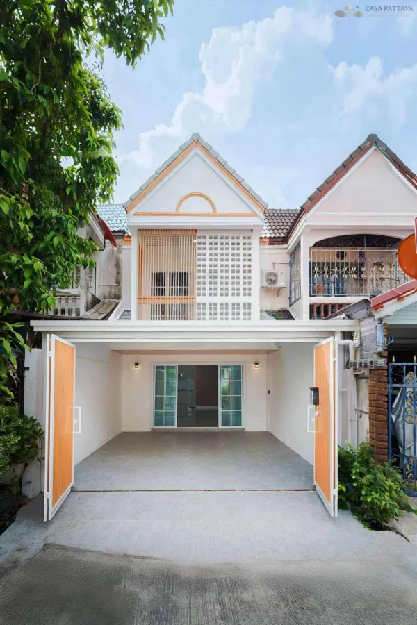 ขายทาวน์เฮ้าส์ 2 ชั้น รีโนเวทใหม่ทั้งหลัง ฝั่งทะเลจอมเทียน