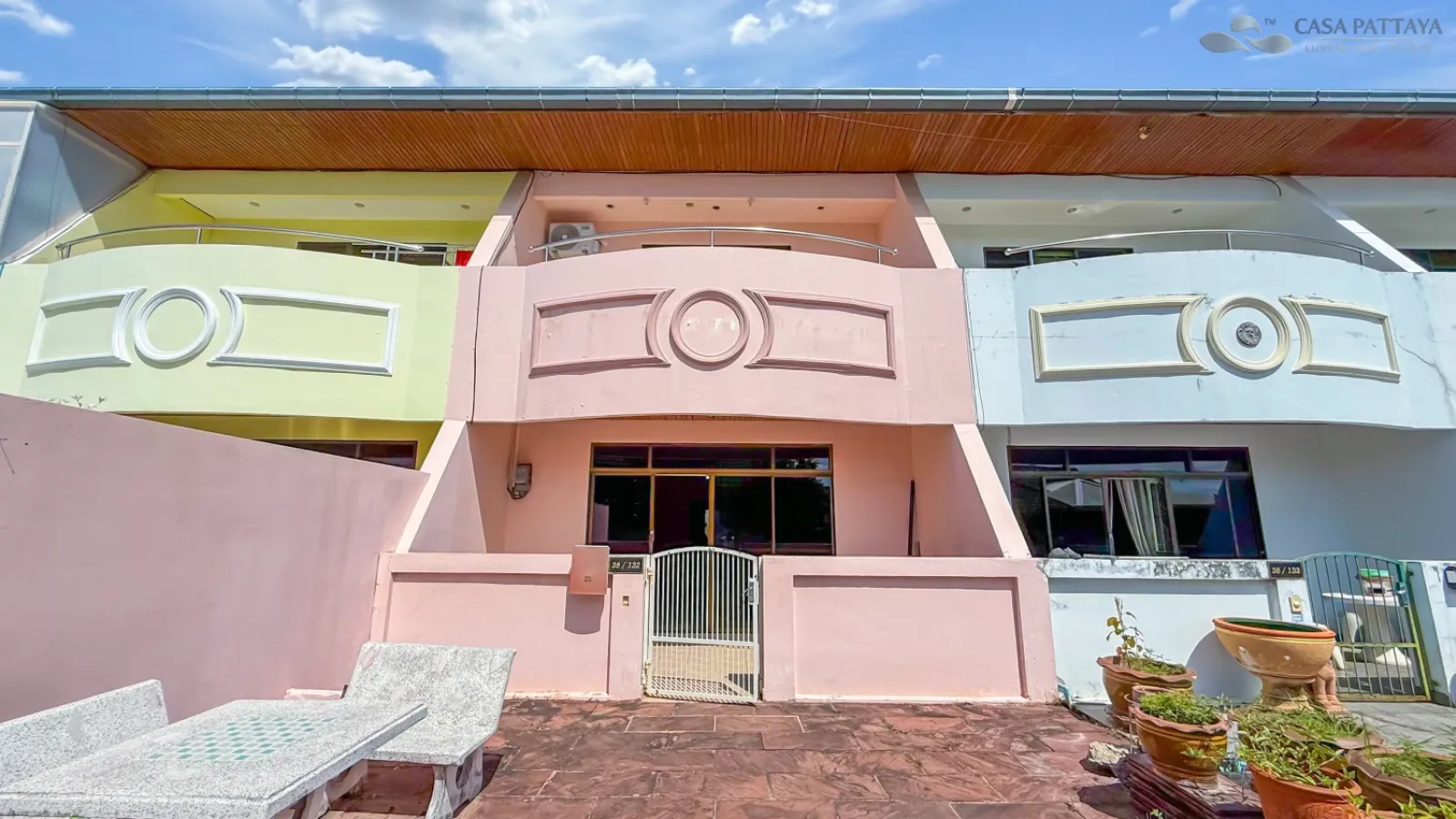 For Sale/Rent: Prime Townhouse in Soi Noen Plubwan!