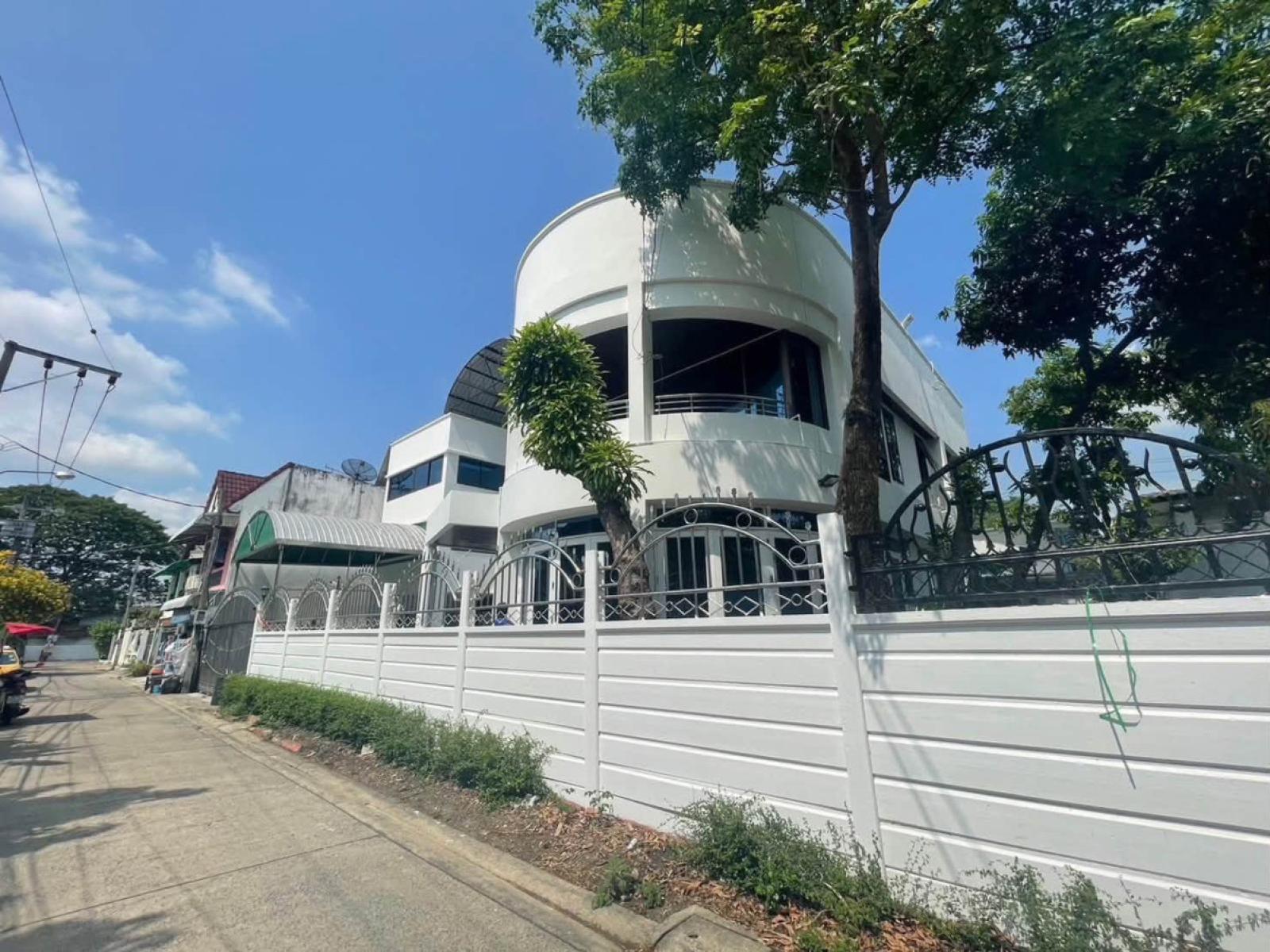 For Sale 3-story home office, Lat Phrao 83 , Khlong Chao Khun Sing , Wang Thong Lang , Bangkok , CX-175289