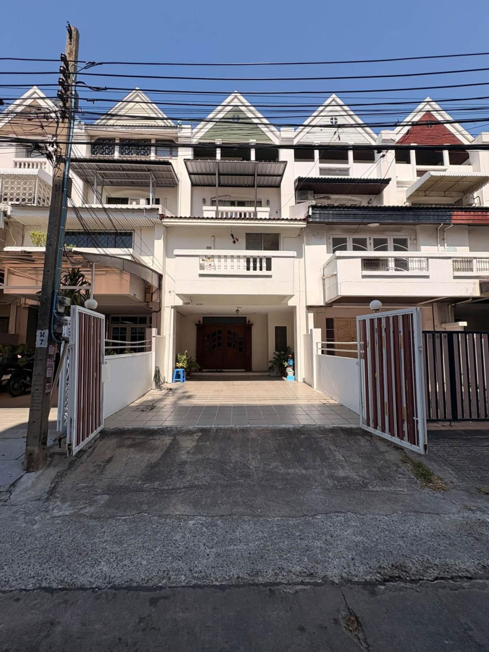 ขายทาวน์โฮม 4 ชั้น ซอยเทศบาลสงเคราะห์ 2 แยก 4 ลาดยาว เขต จตุจักร กรุงเทพ CX-174835