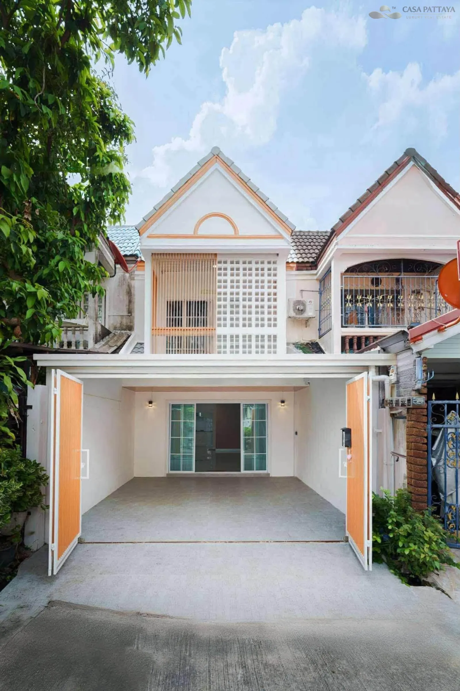 For Sale: Fully Renovated 2-Story Townhouse on Jomtien Seaside