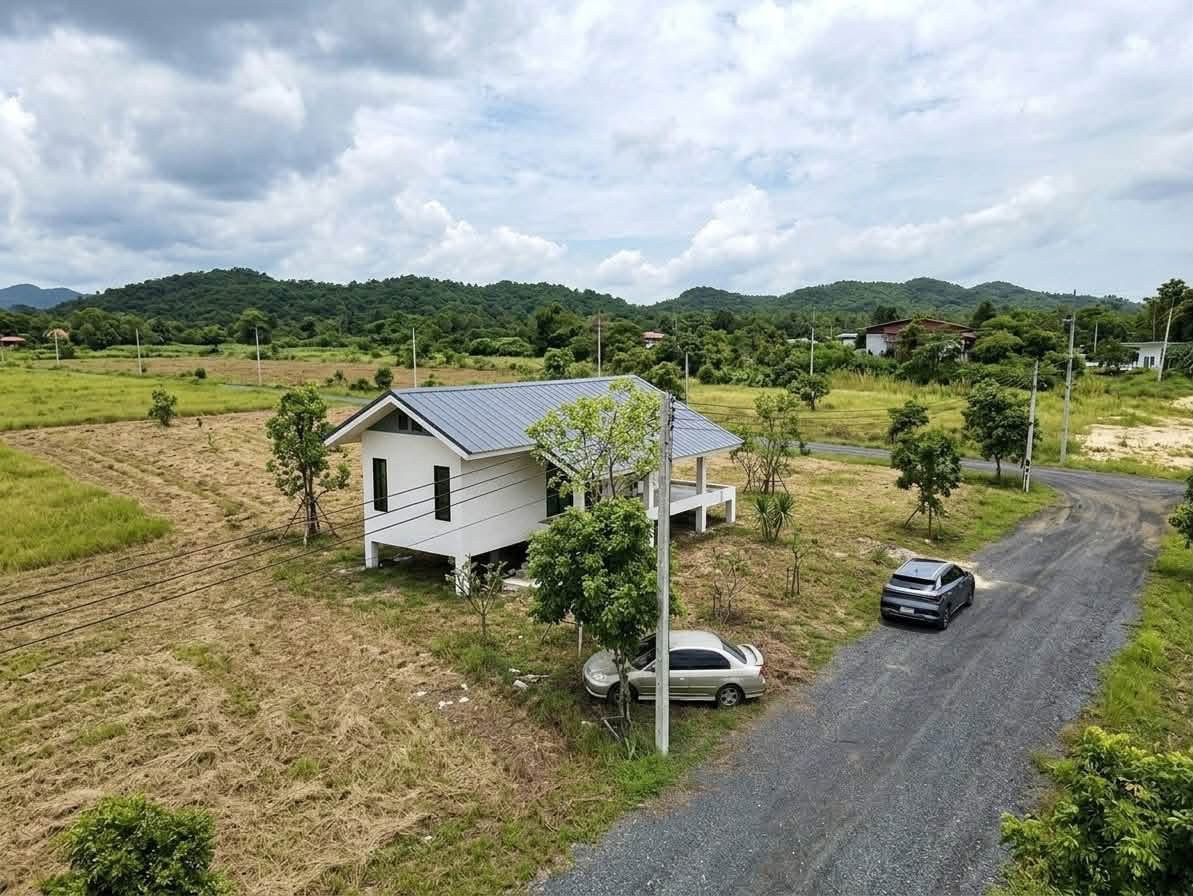 Urgent sale!! Modern Minimal vacation home, size 198 sq m, Wang Muang District, Saraburi Province.