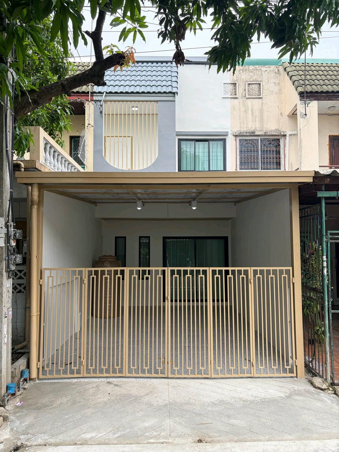 Townhouse, Manorom Village 4, along Khlong Song, Ramintra, Hathairat, Phraya Suren, Panyaintra, Hathaimit, Satit Phatthana School. Sarasas School Bang Chan School Synphaet Hospital Nopparat Hospital Fashion Island Safari World Townhouse, Manorom Village 4, along Khlong Song, Ramintra, Hathairat, Phraya Suren, Panyaintra, Hathaimit, Satit Phatthana School. Sarasas School Bang Chan School Synphaet Hospital Nopparat Hospital Fashion Island Safari World