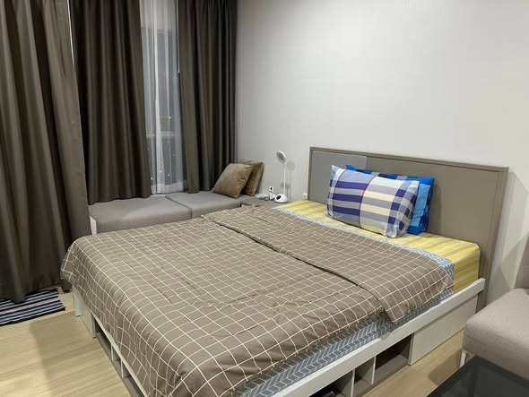 Affordable condo, convenient travel into the city, near MRT Blue Line, Phasi Charoen, opposite Seacon Bang Khae Department Store. Affordable condo, convenient travel into the city, near MRT Blue Line, Phasi Charoen, opposite Seacon Bang Khae Department Store.