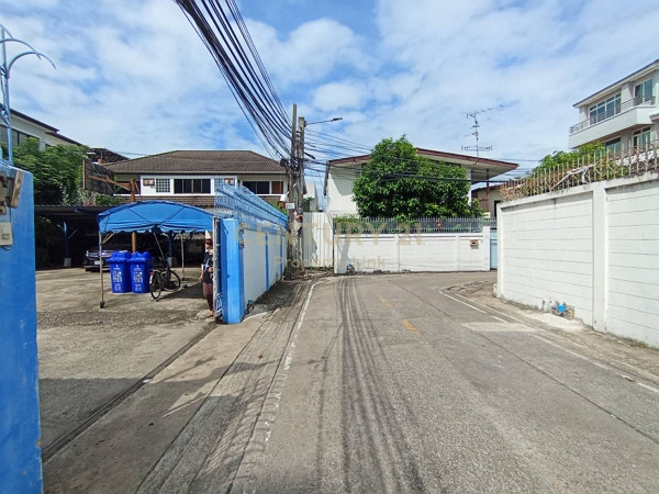 โอกาสทองนักลงทุน! ที่ดิน 130 ตร.ว. ทำเลศักยภาพย่านอารีย์ เหมาะสร้าง Luxury Residence / Private Office  No.50-LA-69008