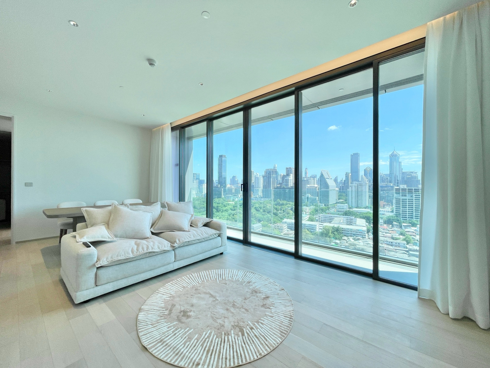 EI8HTEEN SEVEN For Rent