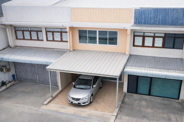 MRT SriEiam Yellow Line 1.53km. BangNa-Trat Rd Km 5 this 2-story commercial building offers BangNa K MRT SriEiam Yellow Line 1.53km. BangNa-Trat Rd Km 5 this 2-story commercial building offers BangNa K