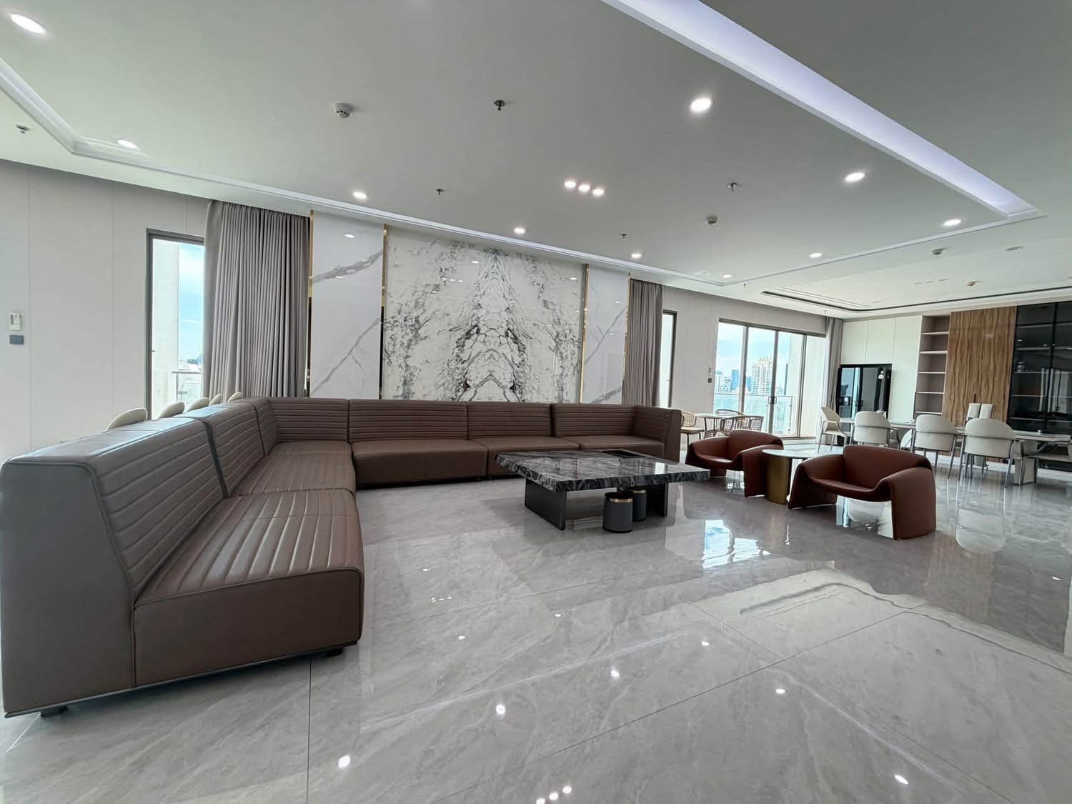 Rare 4-bedroom large unit.Ideal for living or investment 