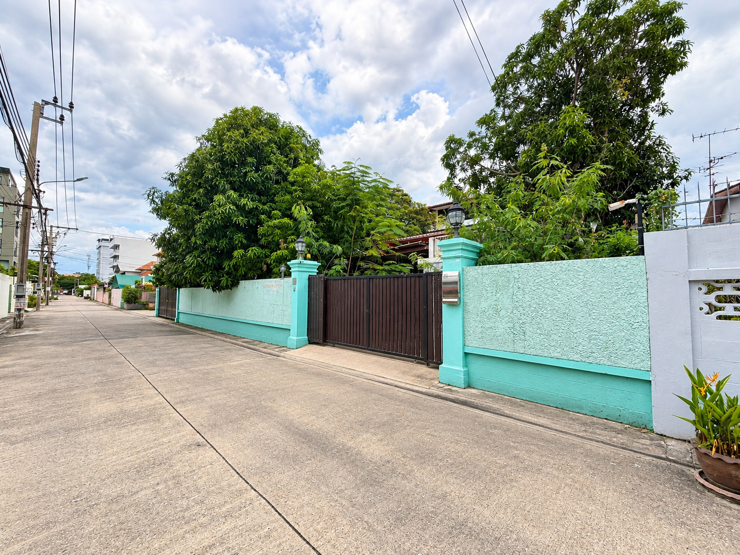 For rent, detached house, 118 sq m, large area, 3 floors, Seri Soi 10, Rama 9.