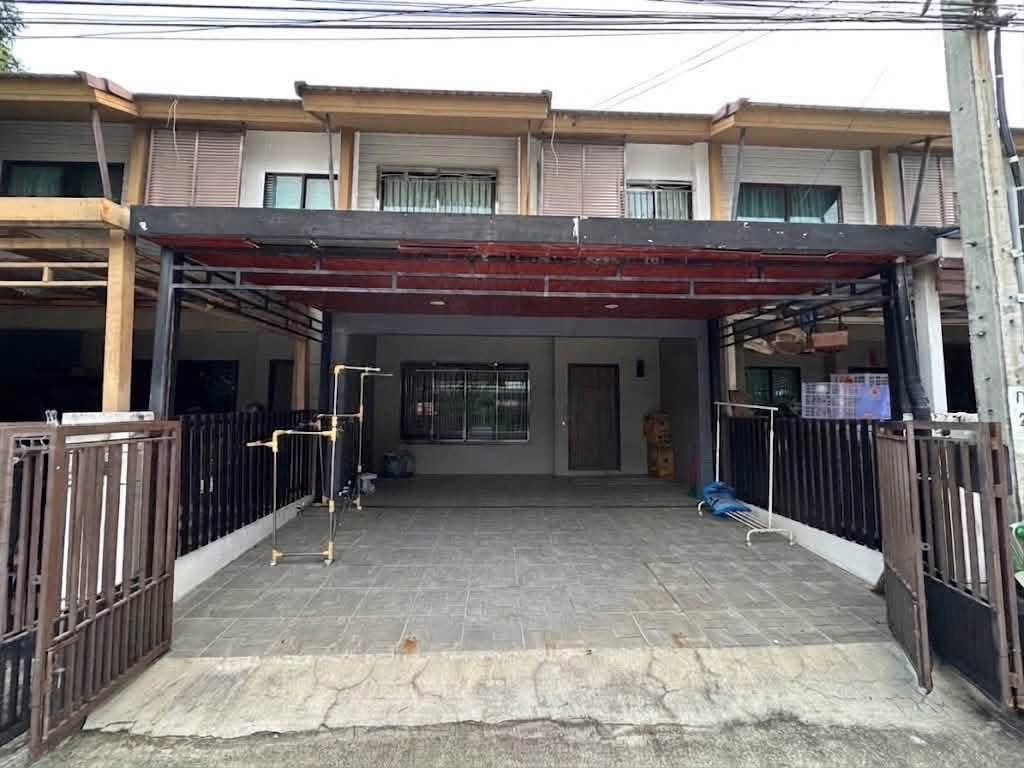 Townhome for rent, Pruksa Ville 73, Phatthanakan 38, near Lotus Phatthanakan and BTS/MRT/ARL.