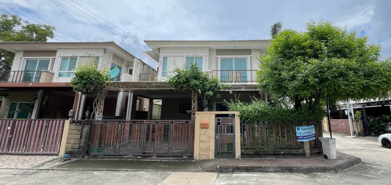 House for rent, Passorn Prestige Pattanakarn 38 (38 sq m.), 3 bedrooms, 2 bathrooms, convenient transportation, ready to move in. House for rent, Passorn Prestige Pattanakarn 38 (38 sq m.), 3 bedrooms, 2 bathrooms, convenient transportation, ready to move in.