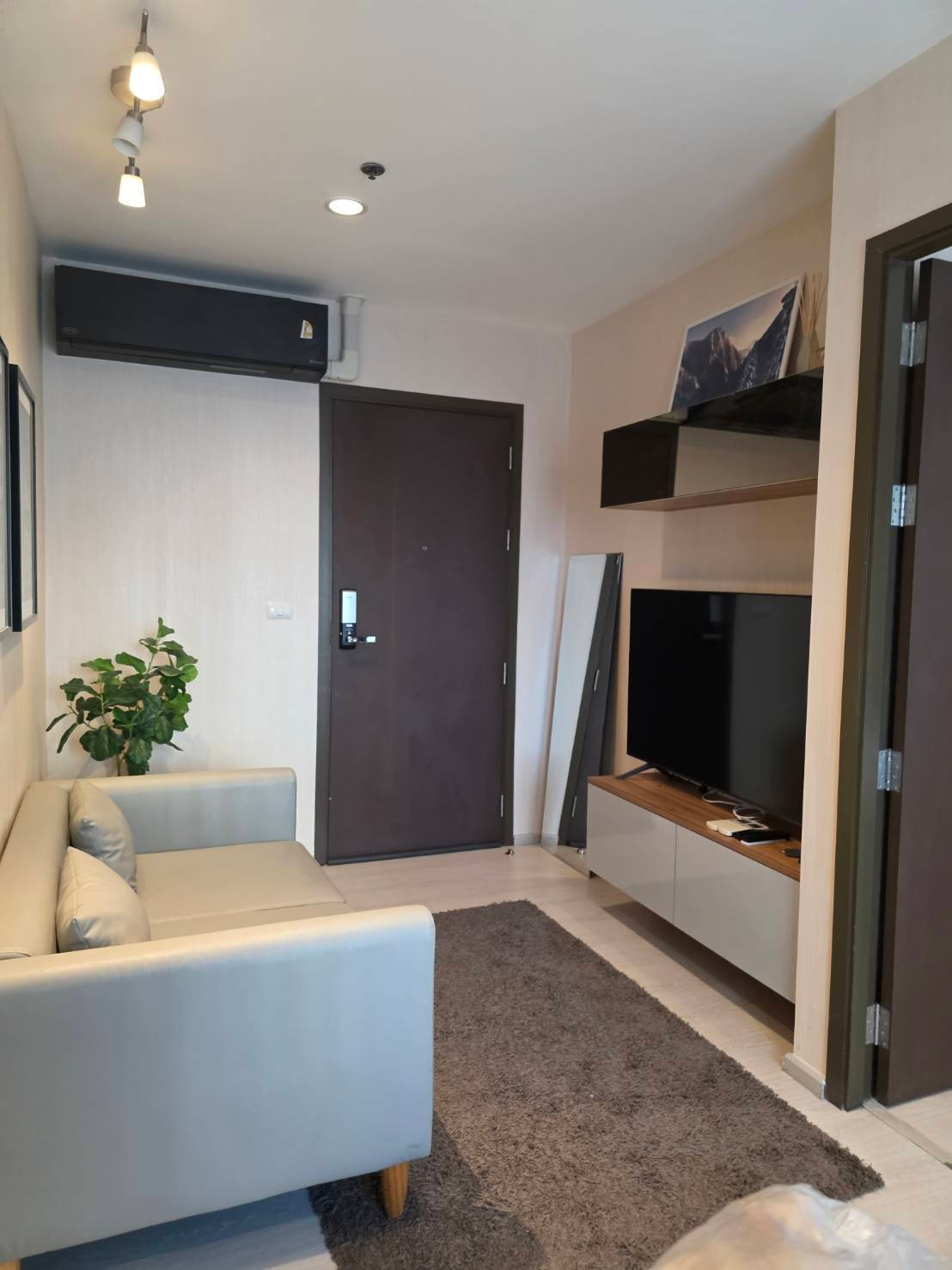Condo Rhythm Asoke1, beautiful room, fully furnished. Ready to move in Condo Rhythm Asoke1, beautiful room, fully furnished. Ready to move in