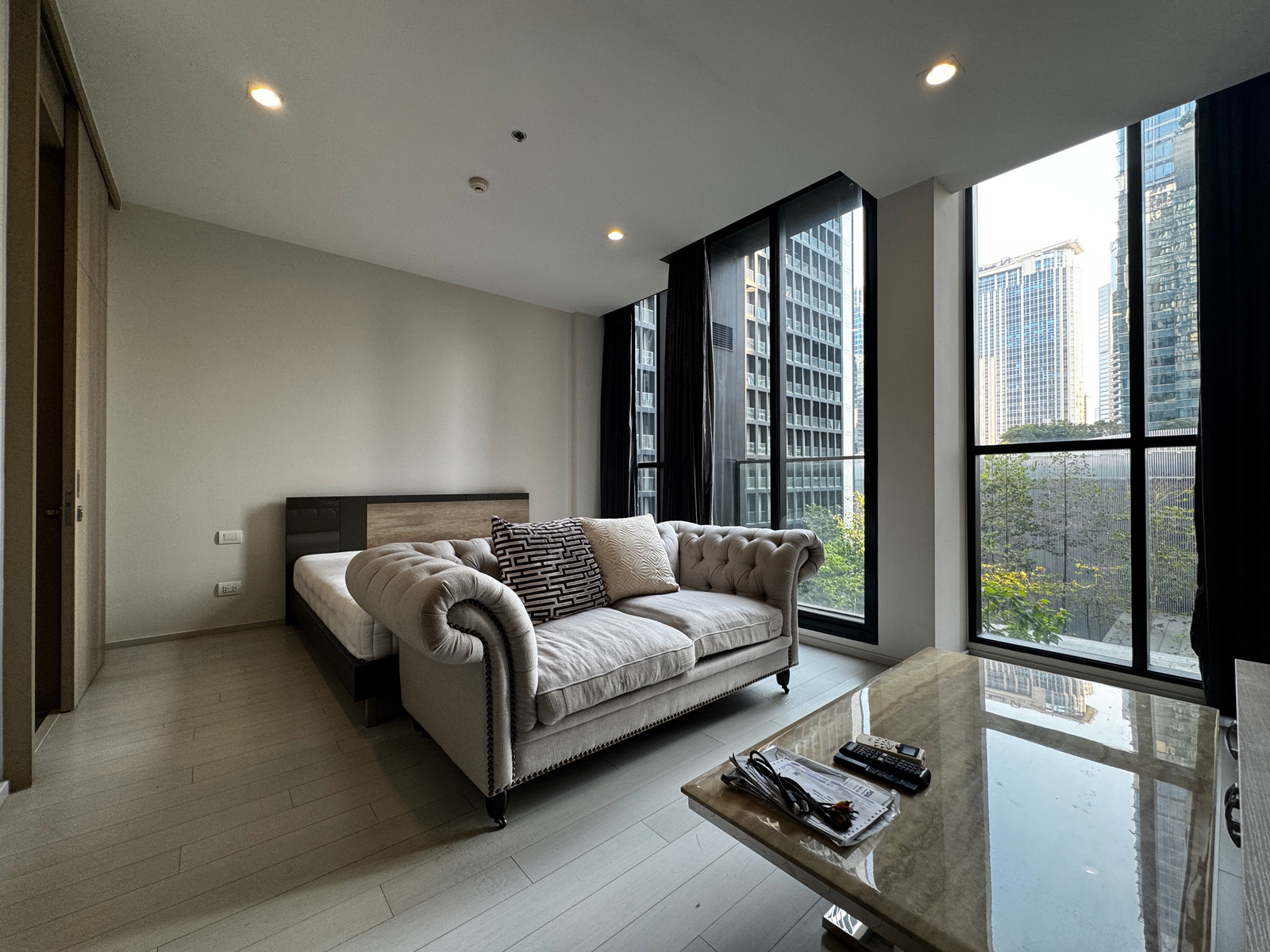 Luxury condo, beautifully decorated room at Noble Ploenchit, cheap price, fully furnished, ready to move in. Luxury condo, beautifully decorated room at Noble Ploenchit, cheap price, fully furnished, ready to move in.