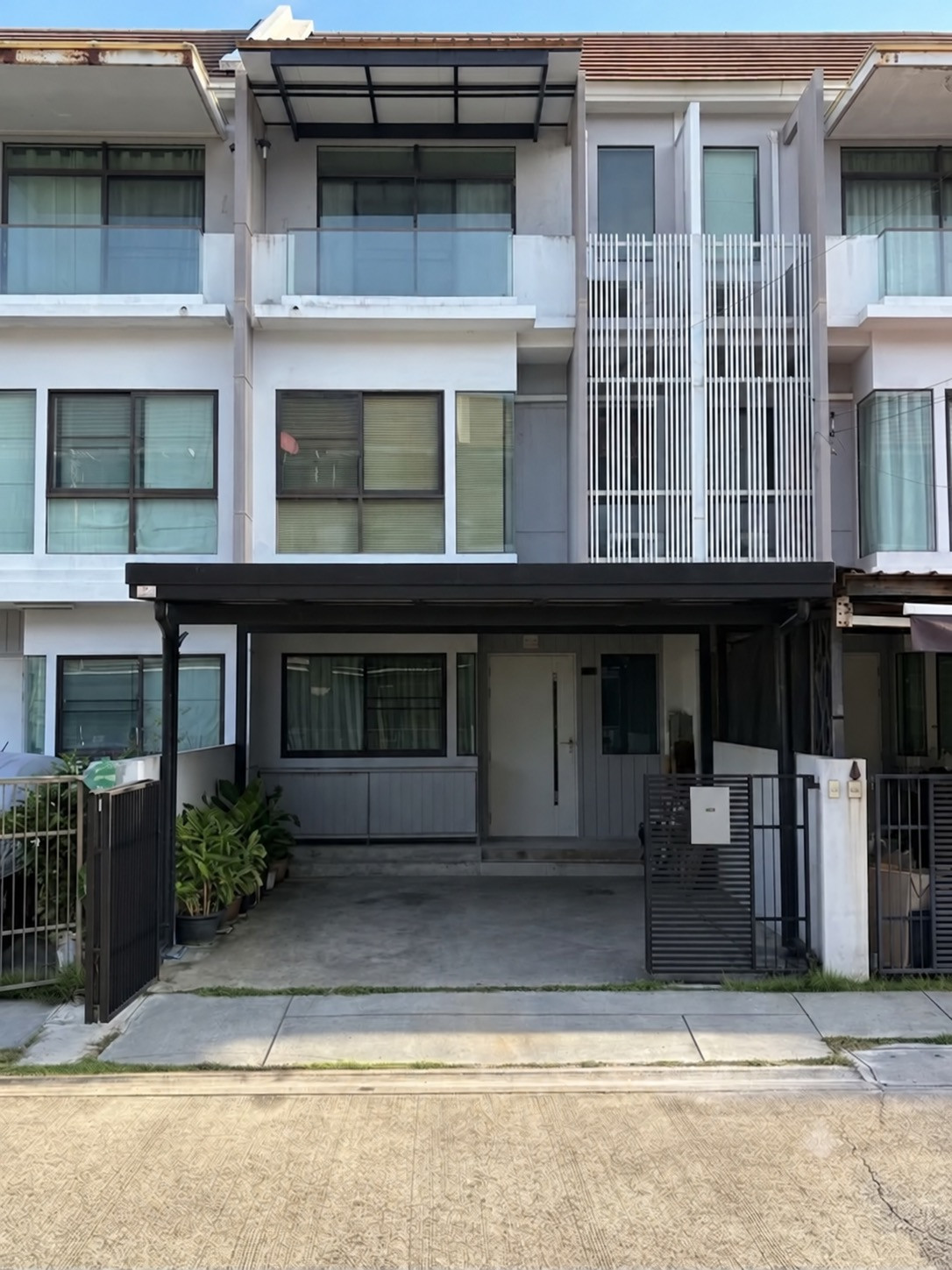 ขายทาวน์โฮม 3 ชั้น Land & Houses 📍 โครงการบ้านใหม่ พระราม 2 – พุทธบูชา 36 (โครงการ 2) เฟอร์ใหม่ครบครัน พร้อมอยู่มาก – รูปที่ 3