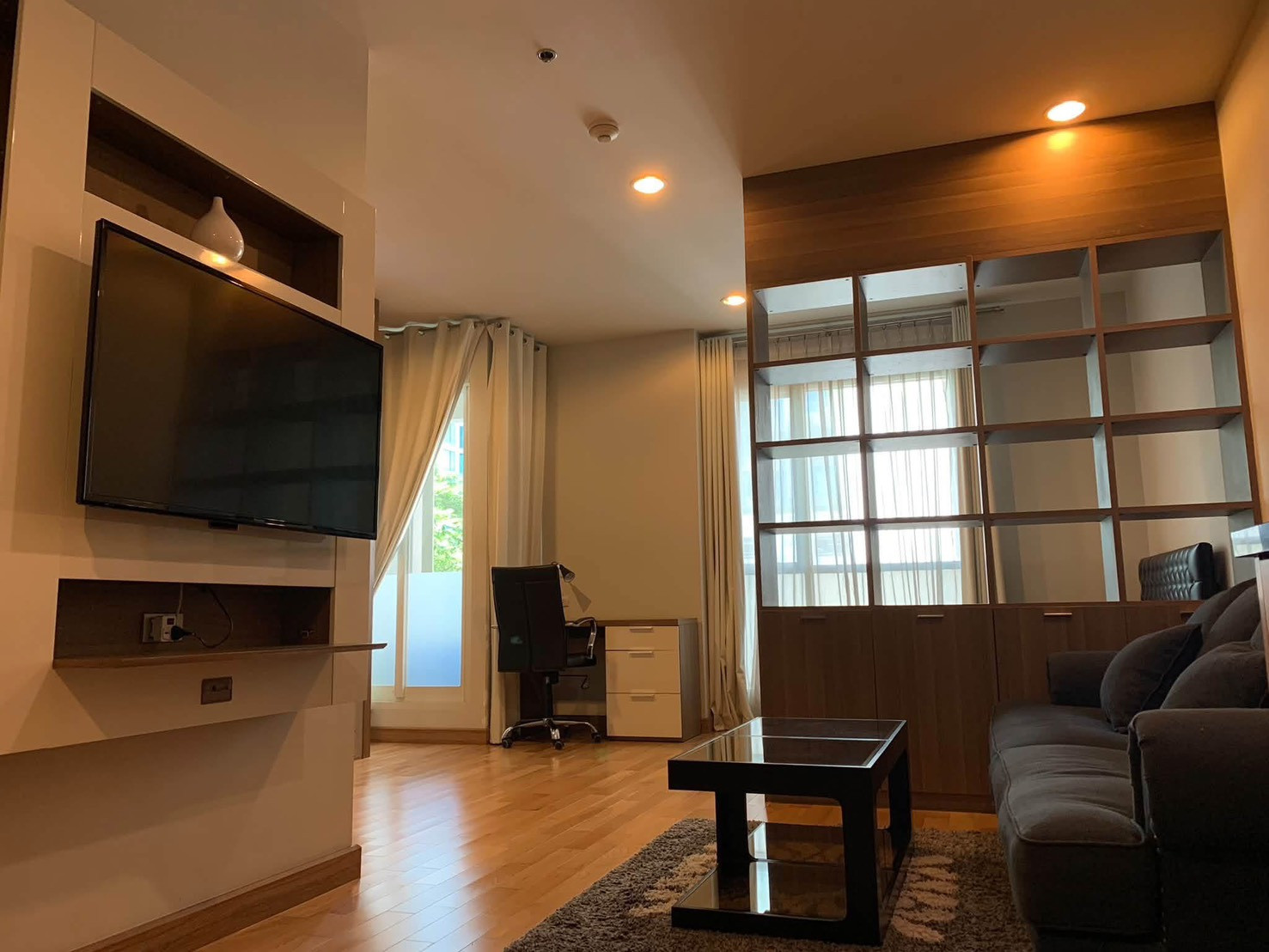 The Address Chidlom Condo, convenient travel, close to the BTS, has a shuttle, beautifully decorated room, ready to move in. The Address Chidlom Condo, convenient travel, close to the BTS, has a shuttle, beautifully decorated room, ready to move in.