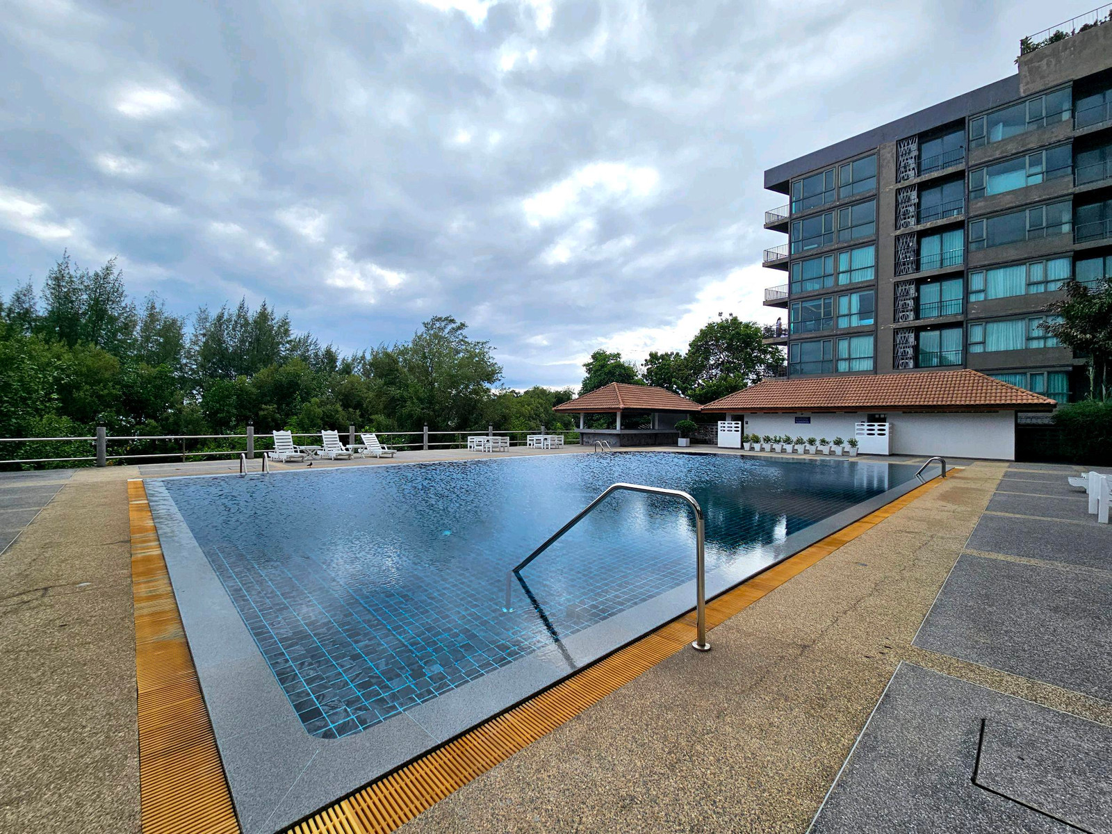ห้องใหญ่ วิวทะเลขาย&ให้เช่าBeach Villa Viphavadi condominium – รูปที่ 4