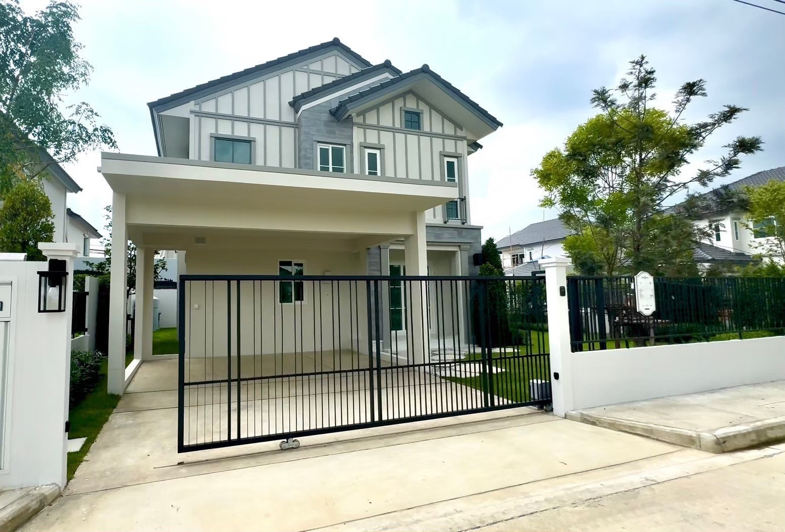 RH091226 For rent, 2-story detached house, 4 bedrooms, corner plot at Villaggio 3 Srinakarin-Bangna, near Mega Bangna. RH091226 For rent, 2-story detached house, 4 bedrooms, corner plot at Villaggio 3 Srinakarin-Bangna, near Mega Bangna.
