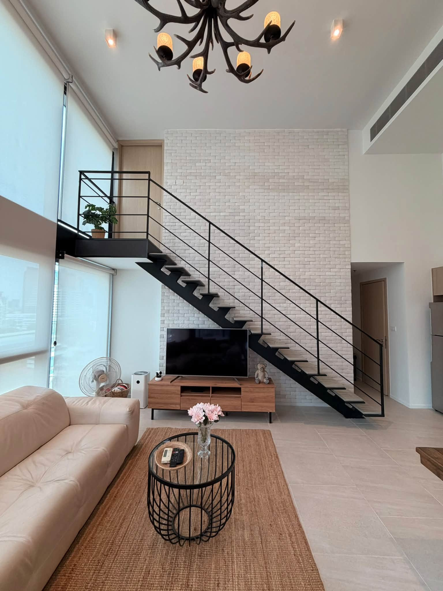 For sale/rent The Lofts Silom 2 bedrooms, 2 bathrooms, size 78 sq m, 11th floor. For sale/rent The Lofts Silom 2 bedrooms, 2 bathrooms, size 78 sq m, 11th floor.