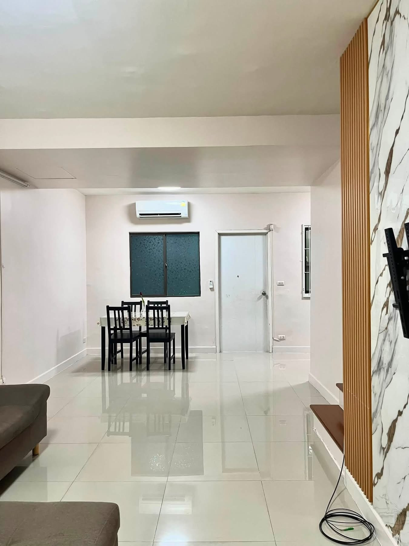 Townhome for rent, Mayphaville 57, Soi Phatthanakan 38/32, near Lotus Phatthanakan and 3 BTS lines.