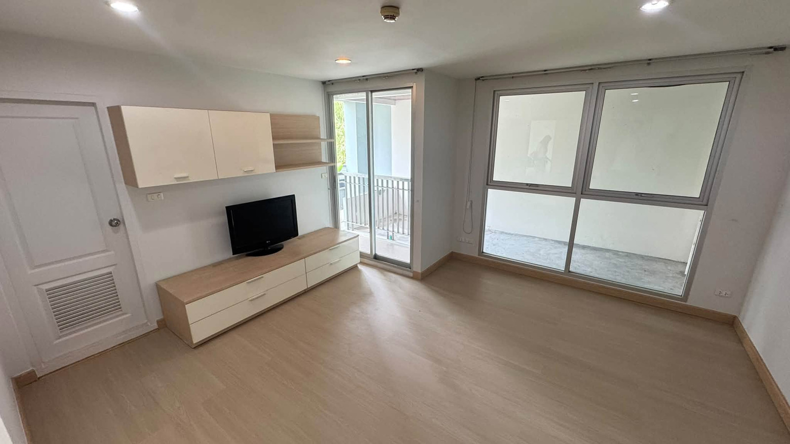 Big room condo In the heart of Phrom Phong, near BTS Phrom Phong.