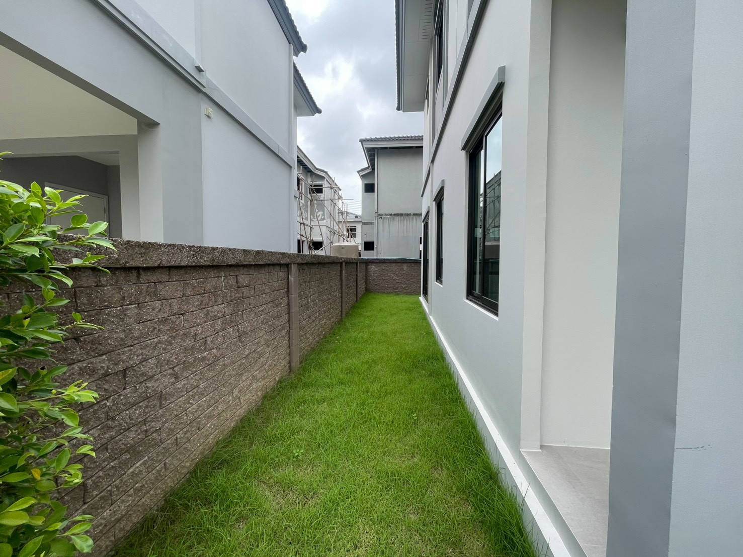 บ้านเดี่ยวมือ 1 หลังใหญ่ 3 ที่จอดรถ ติดถนนใหญ่ – รูปที่ 3
