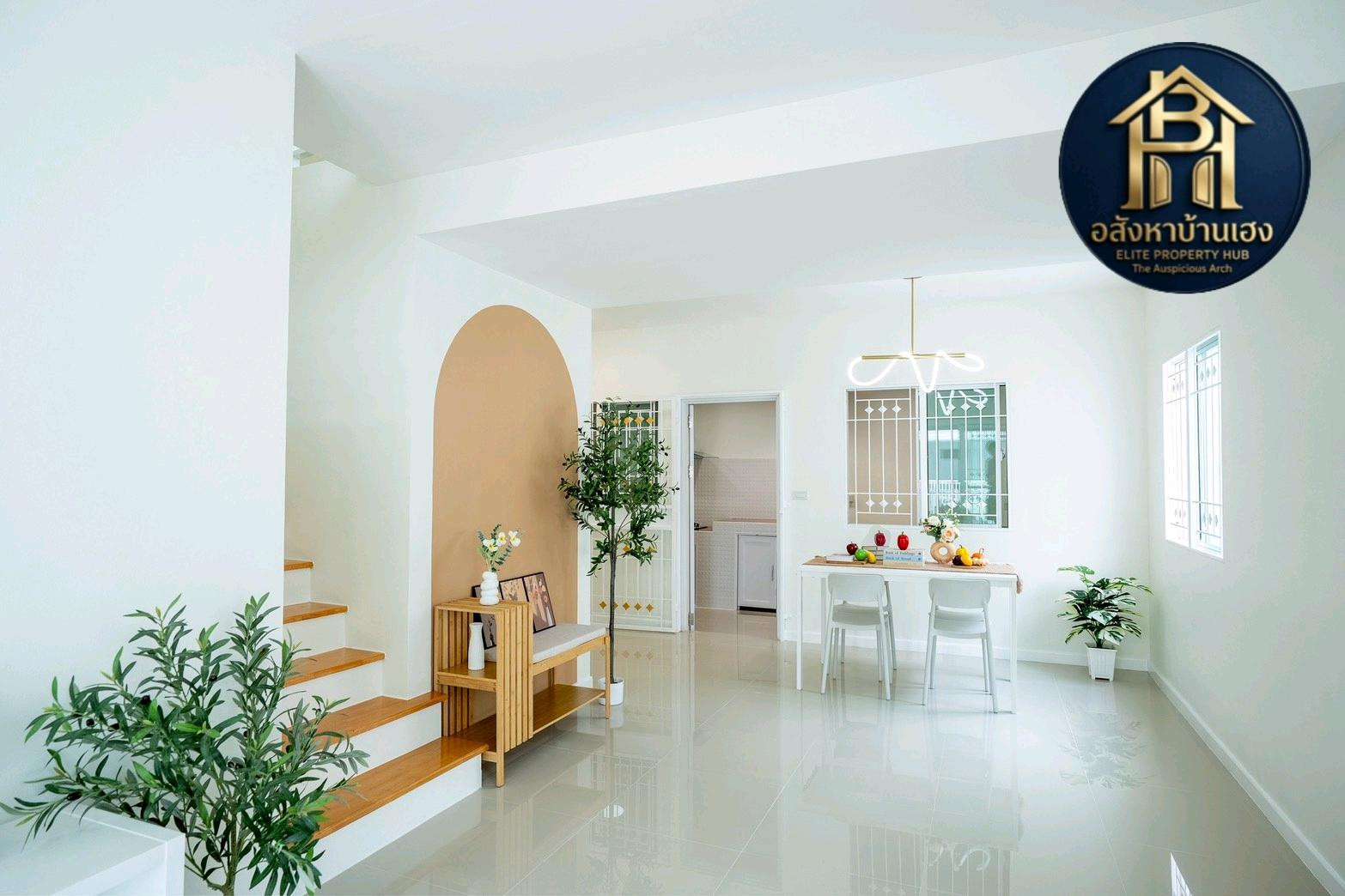 🏡 Townhome for sale behind the edge Renovated, minimalist, soft, ready to move in 🏡 Townhome for sale behind the edge Renovated, minimalist, soft, ready to move in