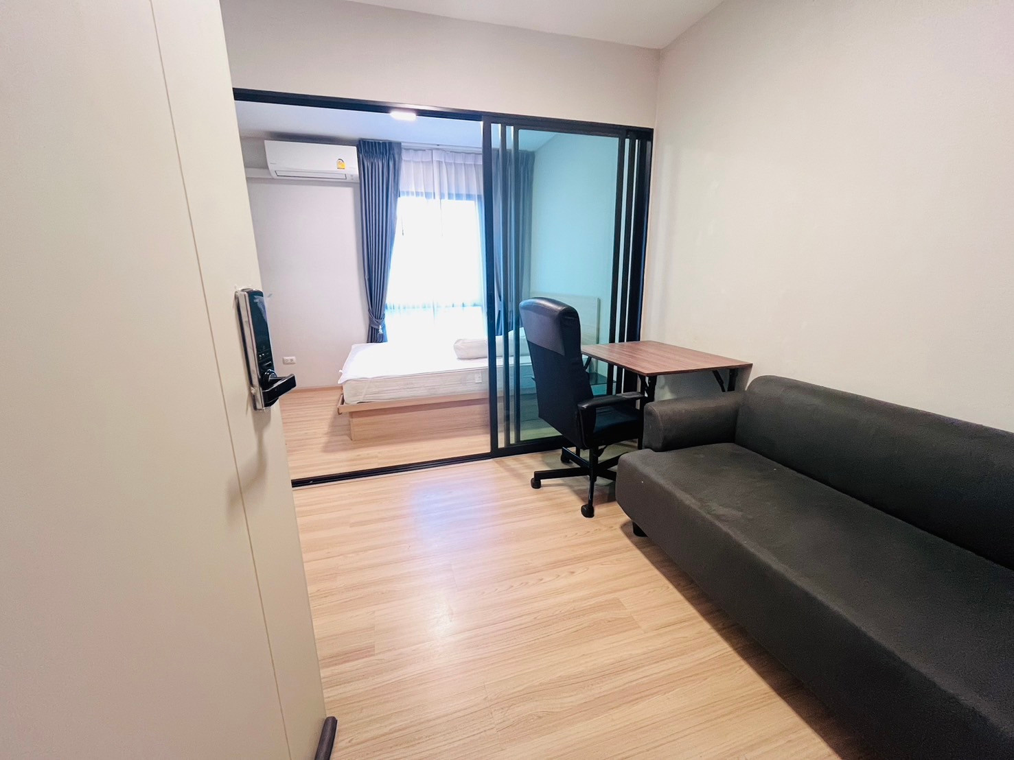 Hurry, for rent... Plum Condo Mix Chaengwattana Station Phase 4, next to the BTS, convenient to travel, price only 7,500./month!! Hurry, for rent... Plum Condo Mix Chaengwattana Station Phase 4, next to the BTS, convenient to travel, price only 7,500./month!!